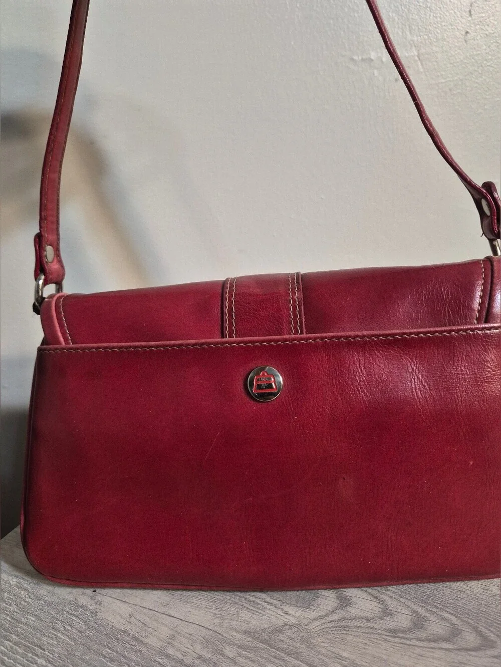 Kathy Van Zeeland Small Y2K Hobo Handbag Purse Flap And Snap Closure